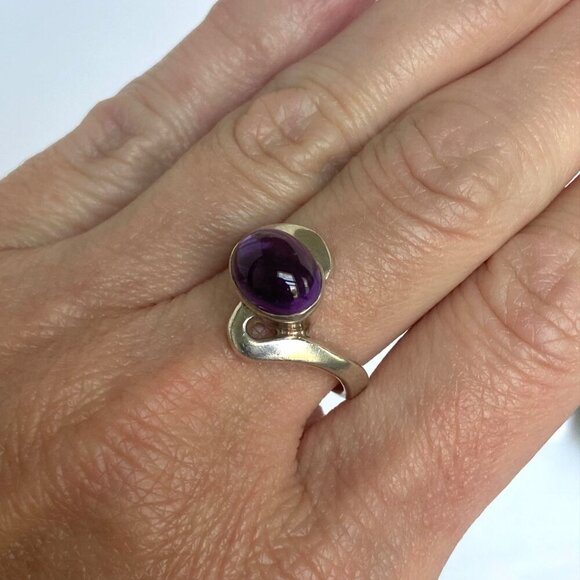 Sterling Silver 925 Oval Bezel Set Amethyst Cabochon Bypass Style Ring Sz 7.75 - Picture 3 of 16